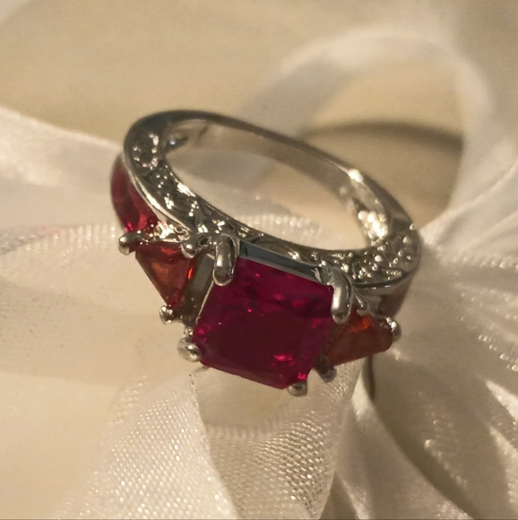🎄Unique Red Zircon Stone Ring - Picture 5 of 17